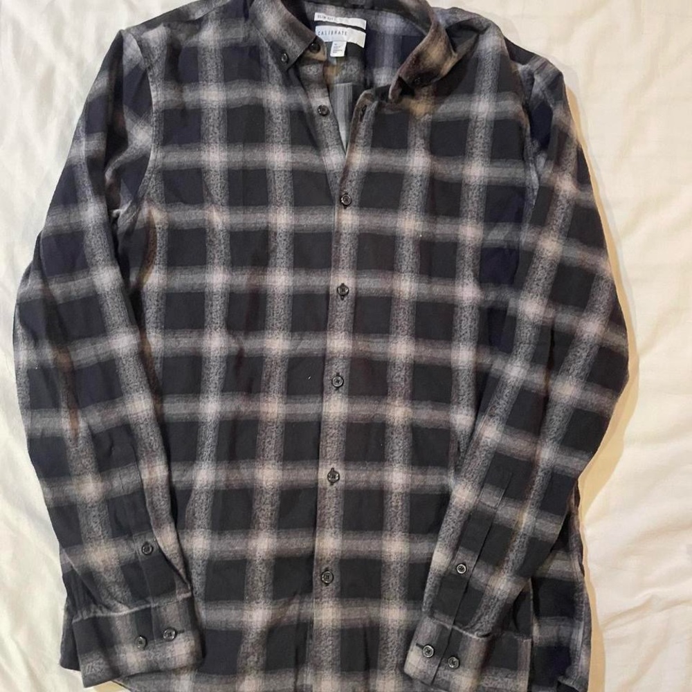 Stylish Checkered Button-Down Shirt in Black and Gray